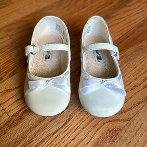 Girls Dress Shoes Flower Girl Bow White 8 Smart Fit